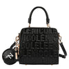BOLSO DE MANO CUADRADO CON LOGOTIPO EN RELIEVE (NEGRO)