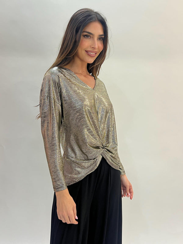 Camiseta  dorada con nudo frontal