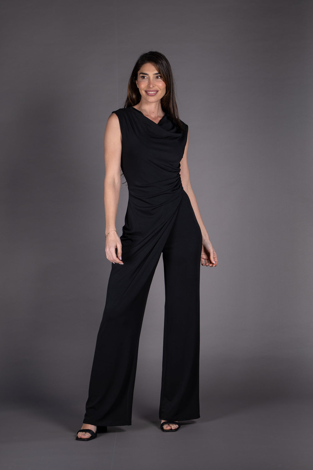 Mono sin mangas escote drapeado